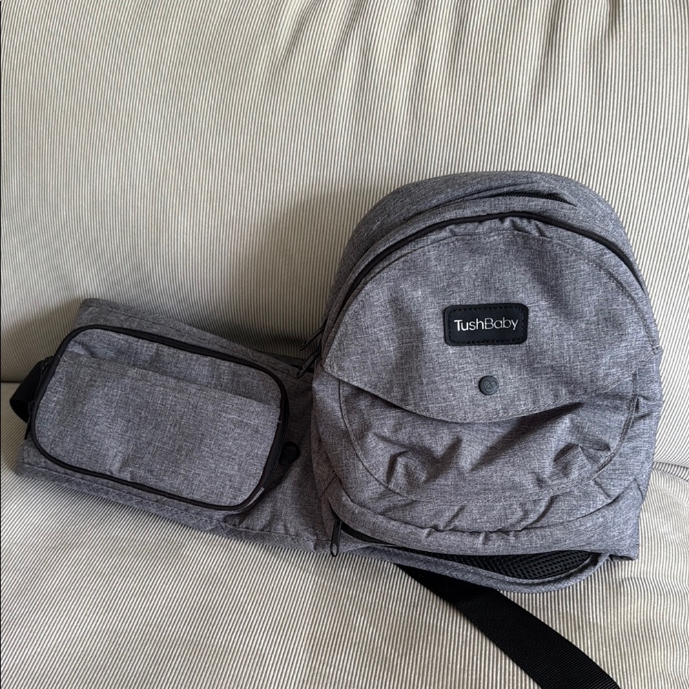 LIKE NEW The Tushbaby Hip Carrier